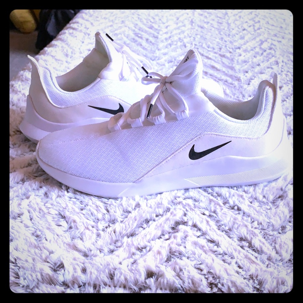 Nike Viale men’s running shoes size 10. NWOB.